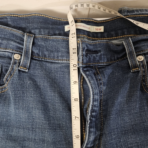 Levis 725 High Rise Bootcut Dark Wash Jeans! - Picture 6 of 7